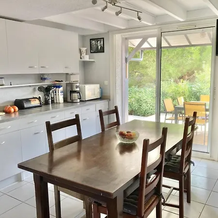 Appartement Pavillon Le Clos Du Soleil, Parking Et Piscine Dans